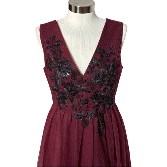 BCBG MAXAZRIA SLEEVELESS WINE TULLE FLORAL LACE APPLIQUÉ FLOOR LENGTH GOWN *NWT* - Picture 3 of 15